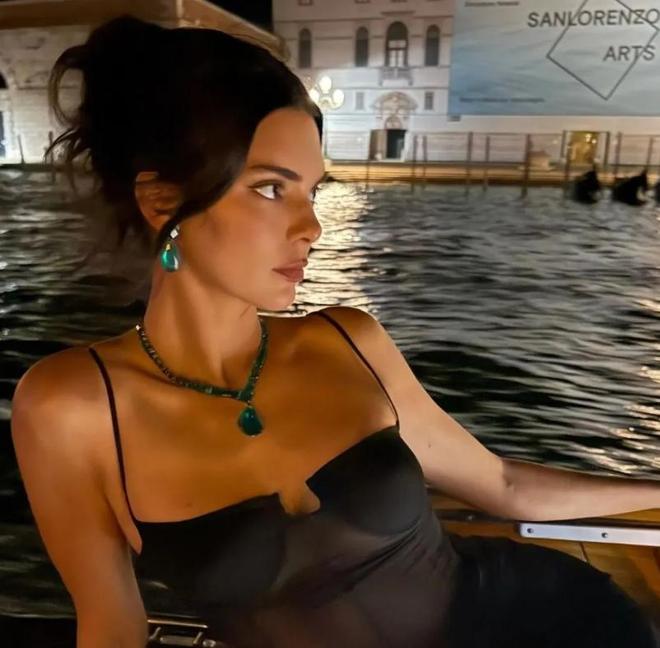 宝点亮夏日时尚潮流引领风向。AG真人app肯豆祖母绿珠(图9)