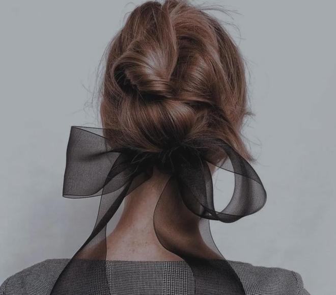 第3次穿白色假两件连衣裙半扎发造型美AG真人app凯特王妃戴5股珍珠项链(图7)