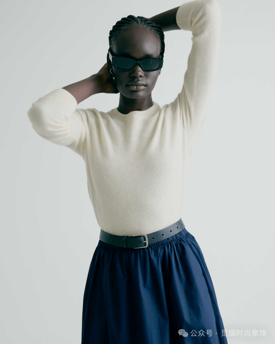 !2026穿搭新密码这样穿告别“老气”！AG真人平台刷爆 Ins的天后羊绒造型(图7)